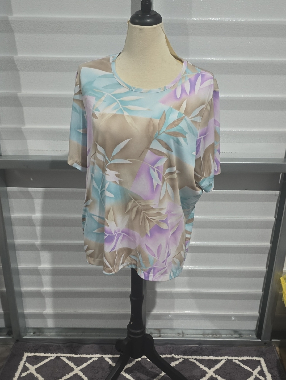 Allison Daleyβ Pastel Leaf Print Short Sleeve Top in Blue, Purple, Beige Size 3X